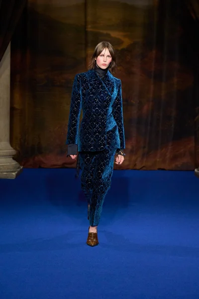 Look 54